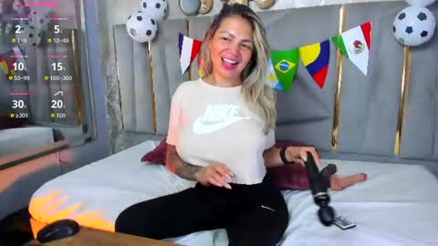 Gaby Santos online show from July 2026 12:00:01 PM
