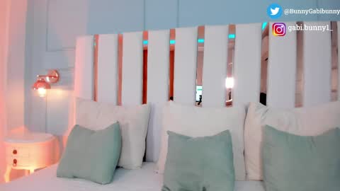 Gabi  online show from April 2026 07:41:01 PM