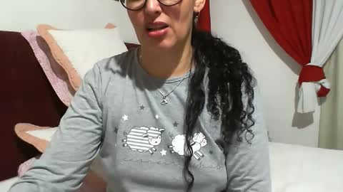 gaby  layla online show from May 2026 10:39:01 PM