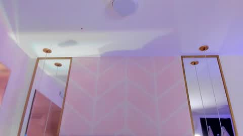 Gaby online show from November 2025 08:01:01 PM