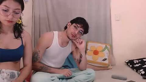 Snapshot of gaia_16 chatting on February 2026 05:53:01 PM Gaia y Clayde online show from February 2026 05:53:01 PM