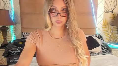 melanny villa online show from December 2024 06:30:02 PM