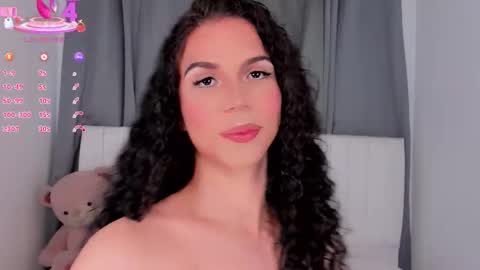 Vnecis Marn online show from October 2025 06:52:01 PM