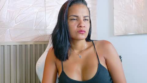 gaviluc_ online show from June 2026 12:19:01 PM