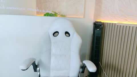 gaviluc_ online show from July 2026 12:44:01 PM
