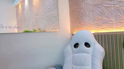 gaviluc_ online show from July 2026 03:03:02 PM
