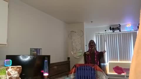 Snapshot of geekedoutlabs chatting on October 2025 05:14:02 PM Zanecubano online show from October 2025 05:14:02 PM