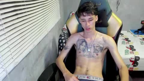 Snapshot of gendo_05 chatting on December 2025 10:59:02 PM GENDO online show from December 2025 10:59:02 PM