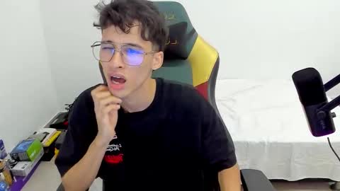 Snapshot of gendo_05 chatting on February 2026 12:07:01 AM GENDO online show from February 2026 12:07:01 AM