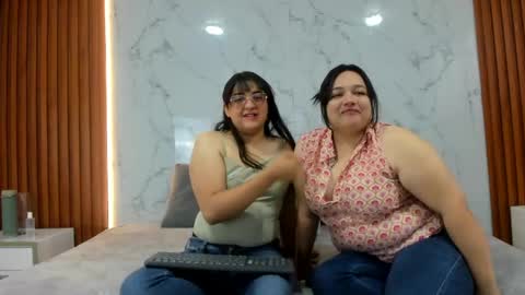 genesis_y_moon online show from May 2026 02:35:02 PM