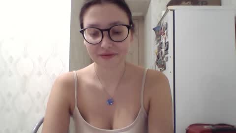 Snapshot of genev__ievee chatting on November 2025 03:05:01 AM genev__ievee online show from November 2025 03:05:01 AM