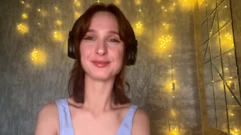 Snapshot of genieflug chatting on April 2026 04:04:01 AM Riana online show from April 2026 04:04:01 AM
