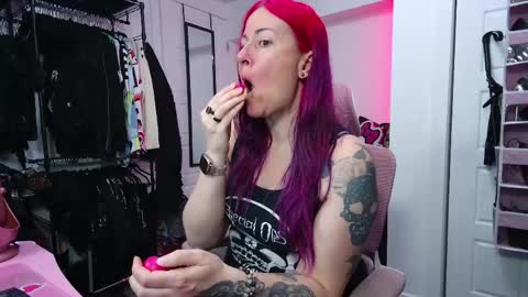 Snapshot of gennyrock chatting on May 2026 04:15:02 PM Genny Rock and online show from May 2026 04:15:02 PM