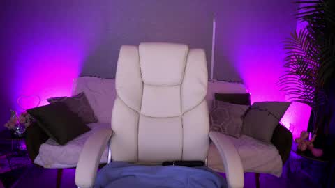 gentleadellee online show from May 2026 06:22:01 AM