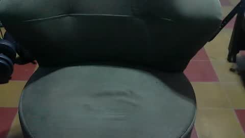 Snapshot of genuino2019 chatting on December 2025 04:29:01 AM Genuino online show from December 2025 04:29:01 AM