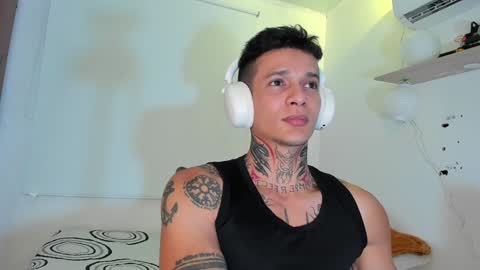 independent model online show from December 2024 06:48:01 AM