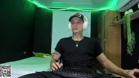 independent model online show from January 2025 03:47:02 AM