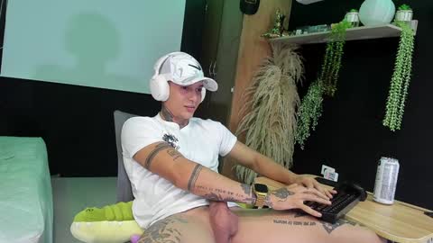 independent model online show from February 2025 04:27:01 AM