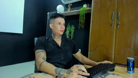 independent model online show from February 2025 05:51:02 AM