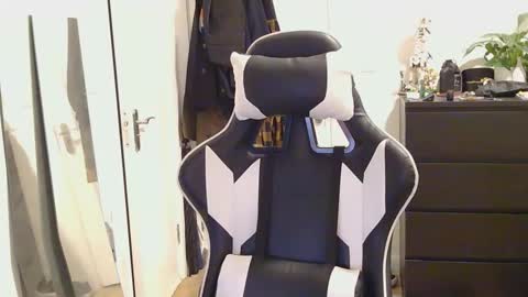 georgek0011 online show from May 2026 10:06:02 PM
