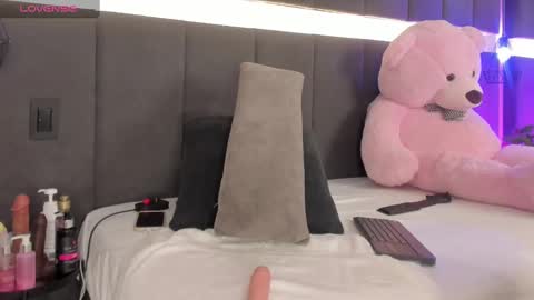 Kendal  online show from March 2025 11:49:01 PM