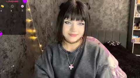 EmelyWoodes online show from June 2026 08:04:02 AM