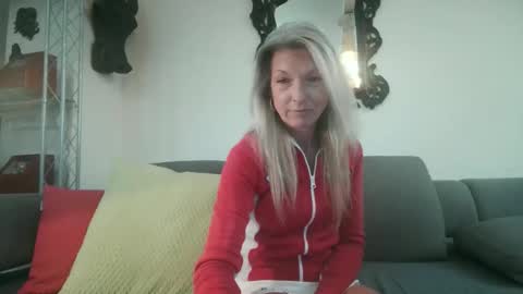 germansweety online show from October 2025 02:15:02 PM