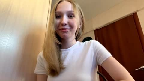 Sophie online show from June 2026 04:37:01 AM
