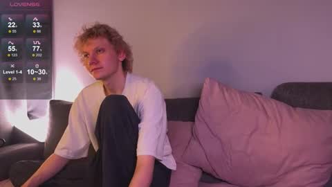 Snapshot of gethigh_ chatting on September 2025 07:25:02 PM Liz and Mark online show from September 2025 07:25:02 PM