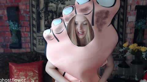 Snapshot of ghostflower chatting on October 2025 06:20:02 PM ghostflower online show from October 2025 06:20:02 PM