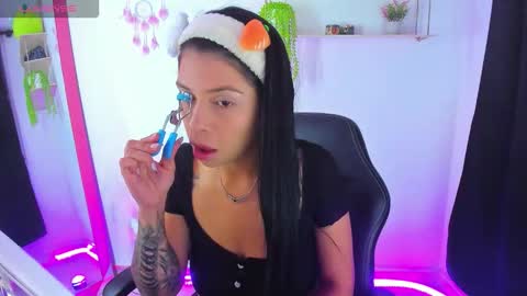 giaaaa   online show from December 2025 11:10:01 PM