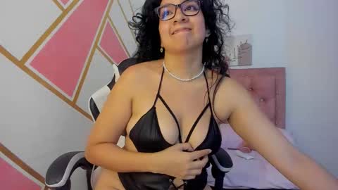 Snapshot of gia_cutee chatting on September 2025 04:01:01 AM Gia online show from September 2025 04:01:01 AM