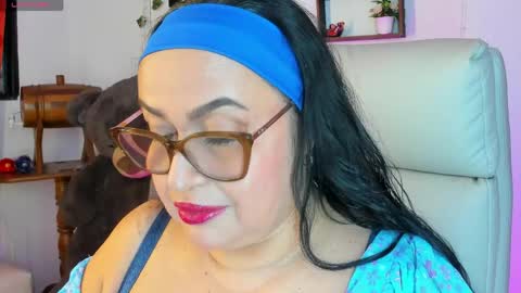nahomi online show from April 2026 10:27:01 PM