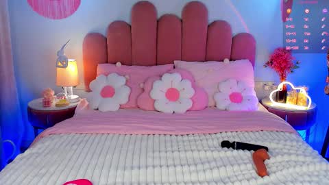 Gia online show from September 2025 12:15:01 PM