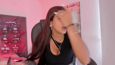 Gia  online show from December 2025 05:28:02 PM