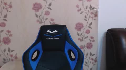 Gianni online show from December 2025 08:35:01 PM