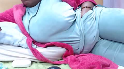 gianttitts online show from April 2026 07:17:02 PM
