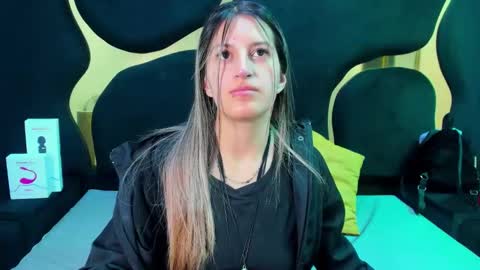 GiaRoussel online show from October 2025 03:24:02 PM