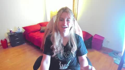 GiaRoussel online show from April 2026 02:40:01 PM