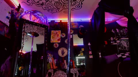 Giggles online show from December 2024 04:20:01 PM