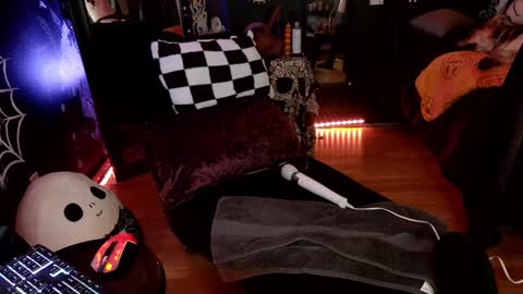 Giggles online show from January 2025 12:01:01 AM