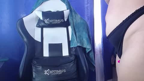 Snapshot of gigi_queens chatting on November 2025 09:58:01 PM gigi online show from November 2025 09:58:01 PM