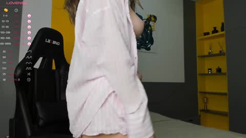 gigihadd online show from December 2024 10:57:01 AM