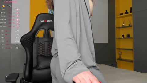 gigihadd online show from December 2024 04:05:01 PM