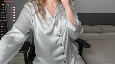 gigihadd online show from February 2025 06:47:02 PM