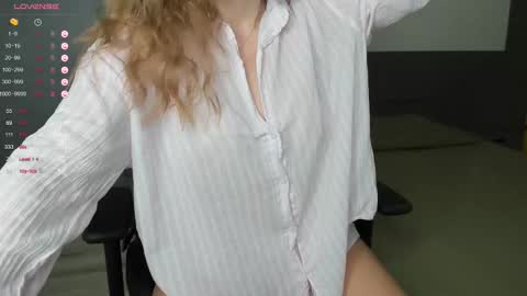 gigihadd online show from March 2025 06:58:02 PM