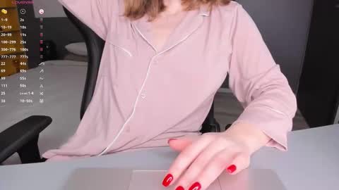 gigihadd online show from March 2026 06:44:02 PM