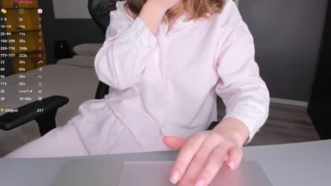 gigihadd online show from April 2026 03:15:01 PM