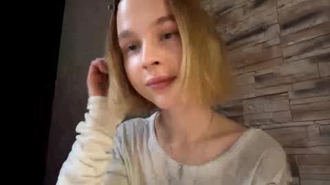 Molly online show from October 2025 12:14:02 PM