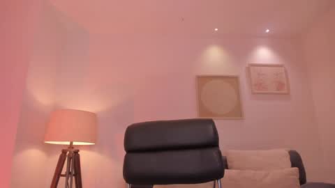 Snapshot of gigilee_ chatting on December 2024 06:04:02 AM GIGI online show from December 2024 06:04:02 AM